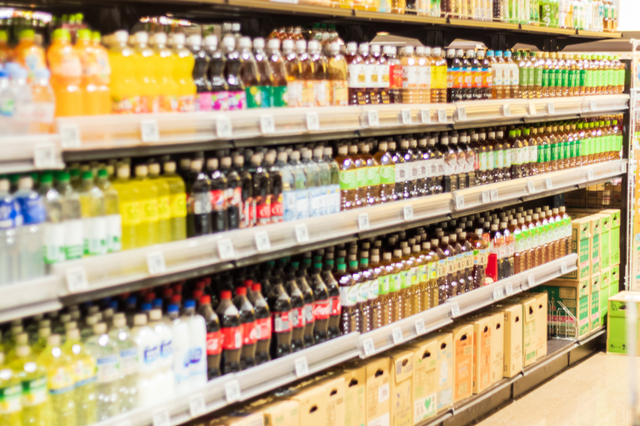 コンビニでも買える！むくみ解消に効く飲み物