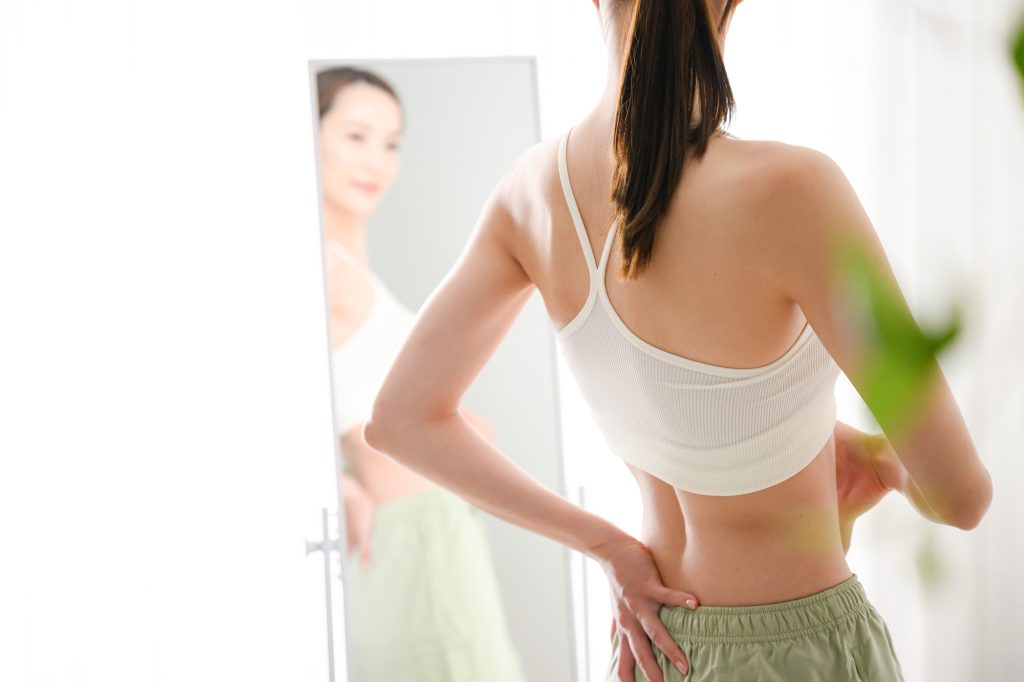 鏡で体型確認